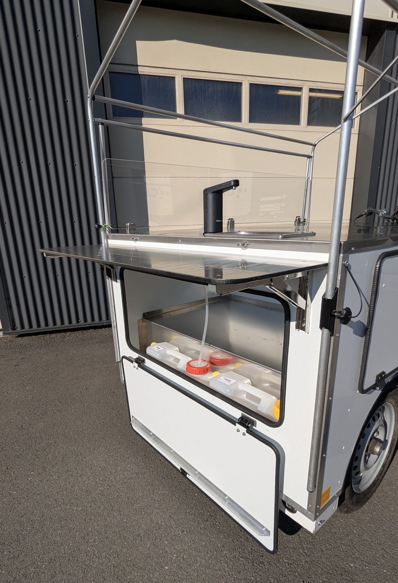 Triporteur street-food pour une restauration simple et qualitative lors d'événements, animations de quartier_9