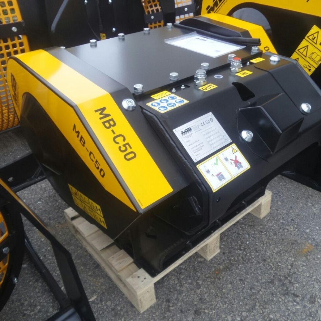 Godet concasseur MB-C50 S4 pour pelles hydrauliques et tractopelles_9