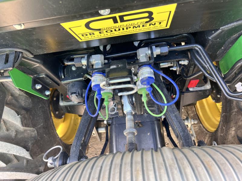 John Deere 2038R avec plateau de coupe et bas de ramassage_9