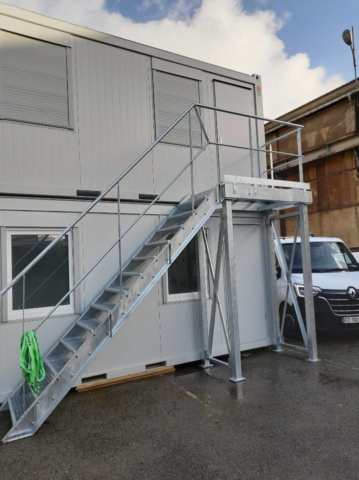 Module modulaire adapté pour espaces professionnels ou industriels