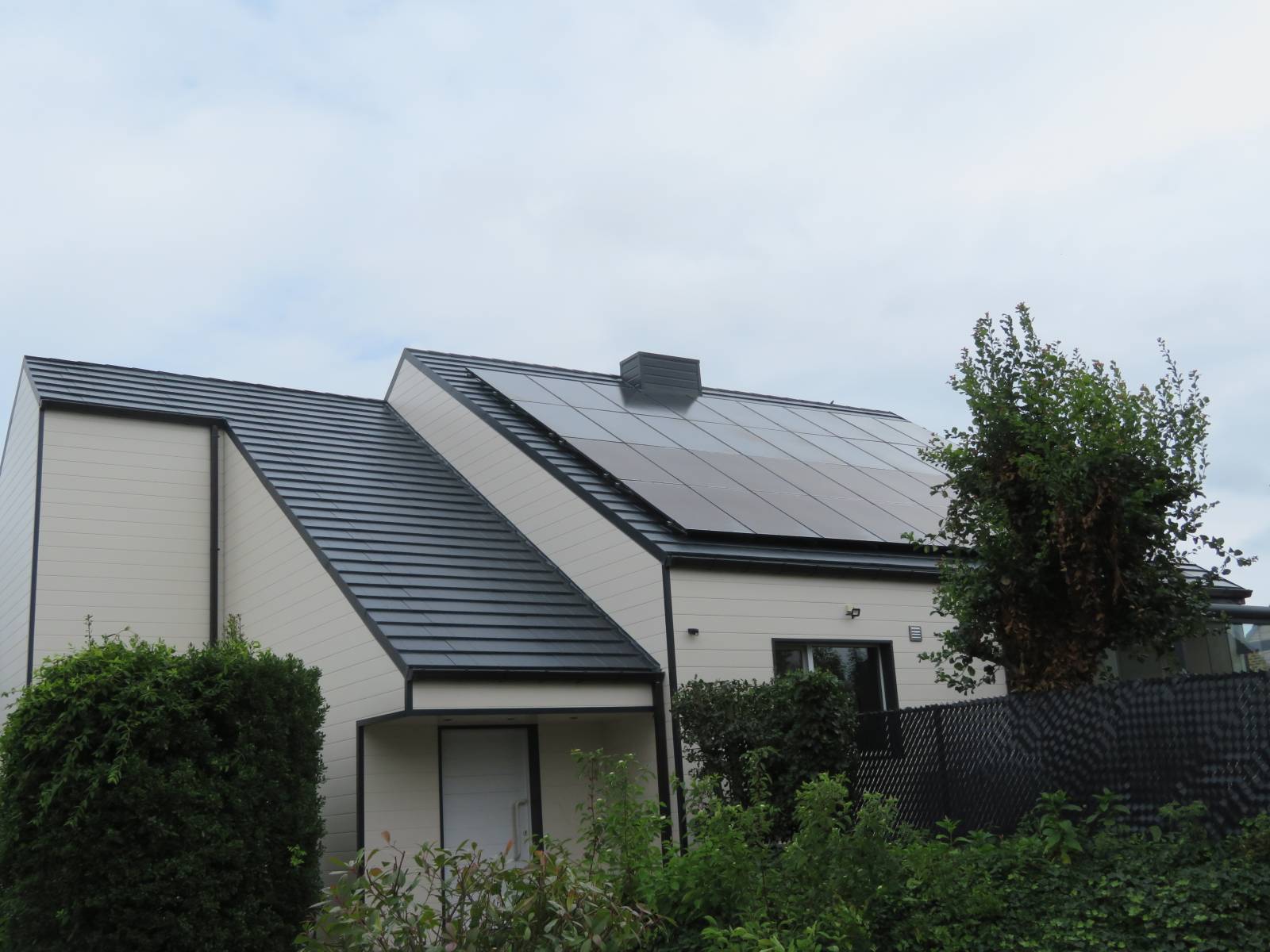 Tuile en acier rectangulaire pour toiture - METROTILE® Thermolaqué QUBE ACOUSTIC - Design moderne et isolation phonique_9