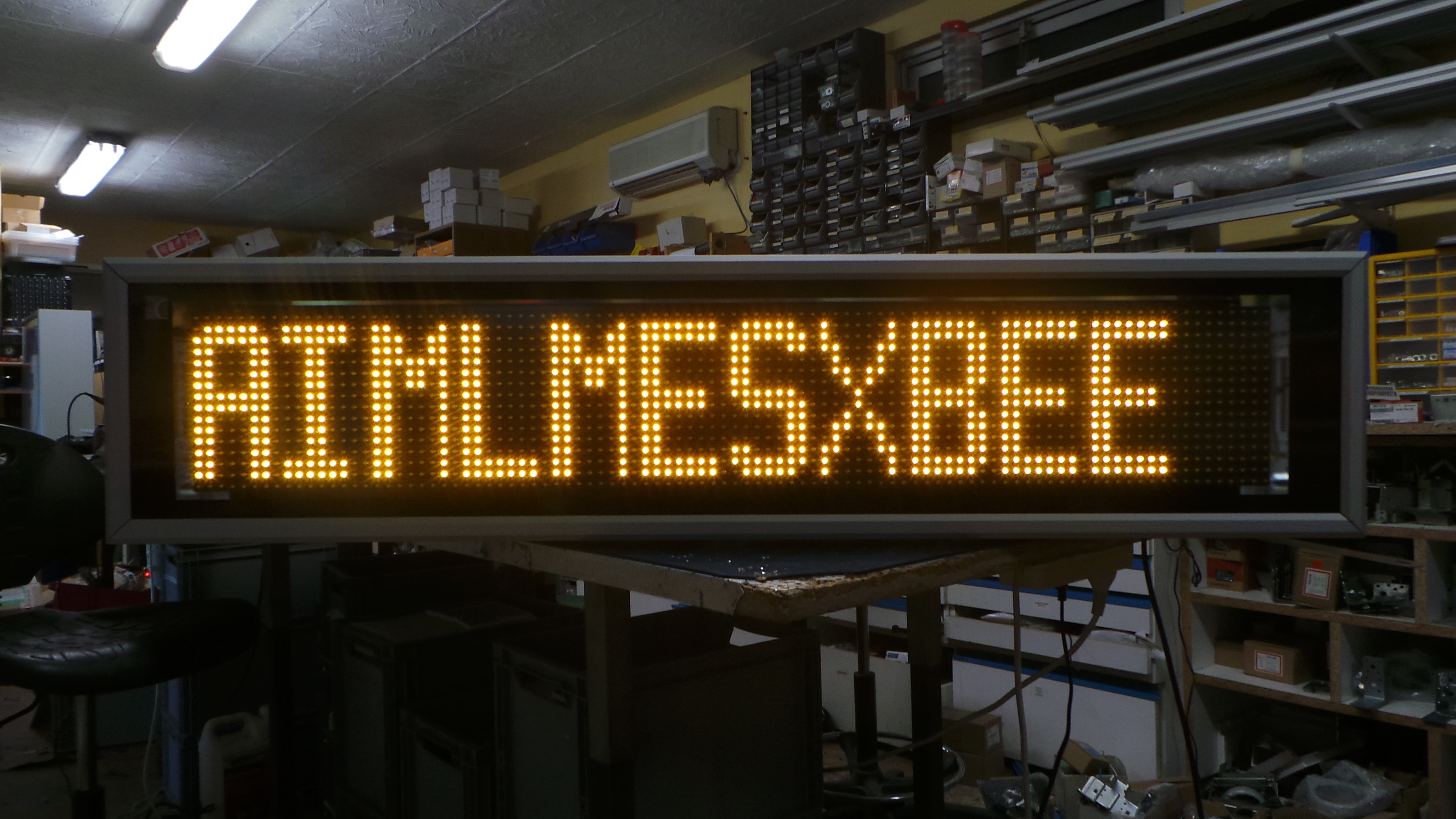 Afficheur industrielle multi-caractères alphanumériques, multi-lignes idéal pour le ligne de production, atelier... - Série AIML - AIMLBC - AIML3C - AIML7C_9