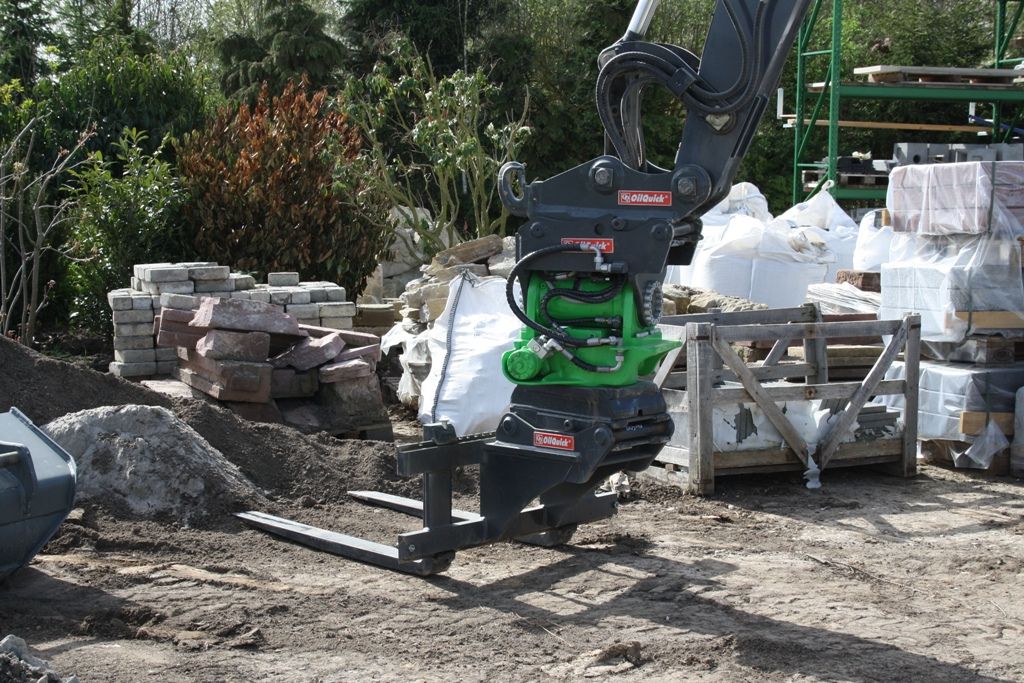 Tiltrotator sans vérins pour tranchées et espaces étroits