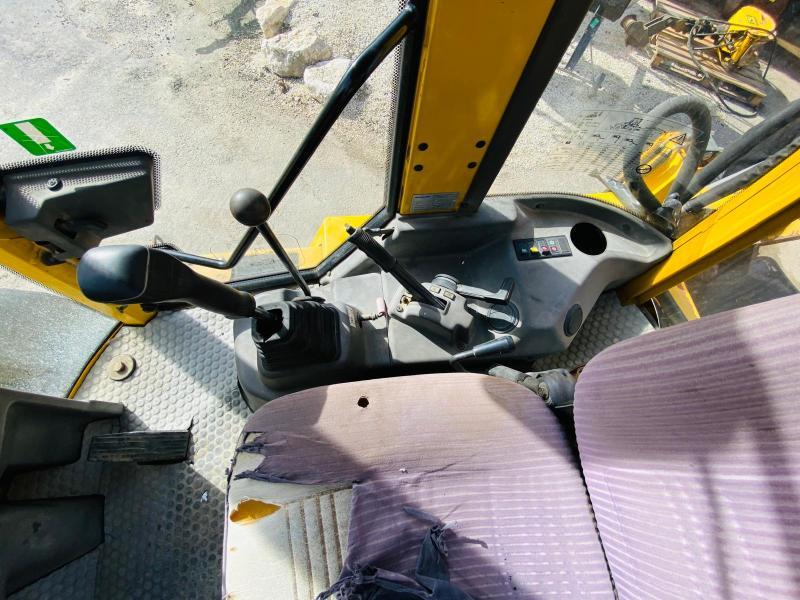 KOMATSU tractopelle wb70 (net de tva)_9