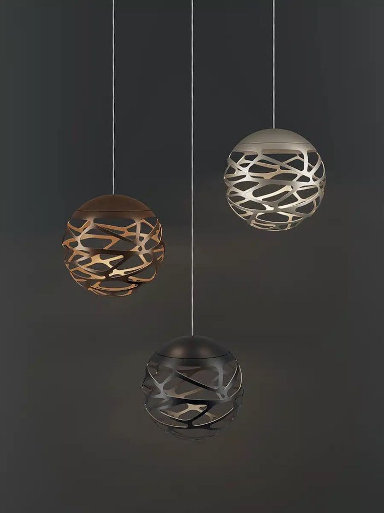 Suspension LED Kelly - Sphère sculpturale avec découpes laser et jeu de lumières_9