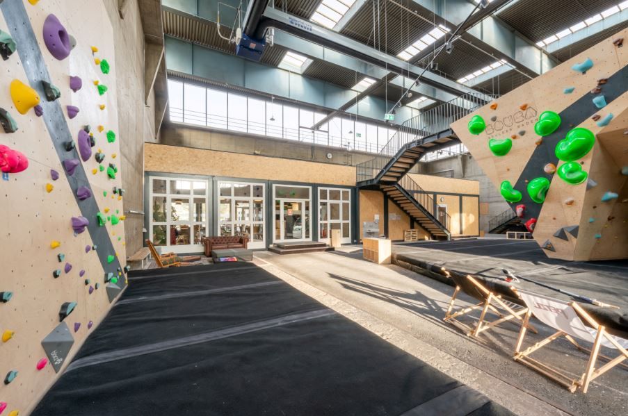 Bâtiments associatifs modulaires avec lumière naturelle abondante