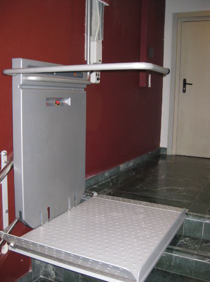 Plateforme monte escalier droit inclinée,  automatisée, plus puissante, plus solide, moins encombrante_9