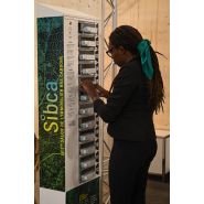 Station multi-charge sécurisée avec digicode et câbles adaptés à plusieurs appareils