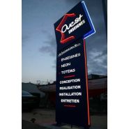 Totem d'intérieur ou d'extérieur sur mesure, idéal pour les boutiques - OUEST ENSEIGNES_9