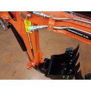 Mini-pelle compacte et robuste pour professionnels