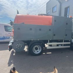 Combiné hydrocureur maniable 6T & 7.5T - Débit 90L/min à 175bars à 37L/min à 400bars - Cuve jusqu'à 4500L