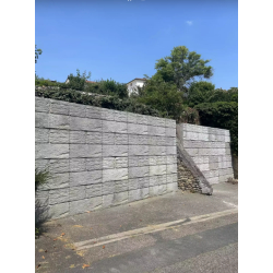 Bloc modulaire droit ou incliné à à 15° ou 22°, sans fondation béton - BETOTITAN XL - Pomel Beton