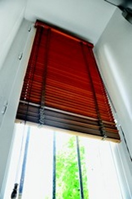 Store vénitien en bois - lames orientables - 21 coloris - largeur de 50 mm - Storistes de France_1