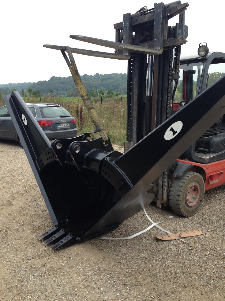 Godet trapèze ajustable avec crémaillère pour pelles 11-23 tonnes