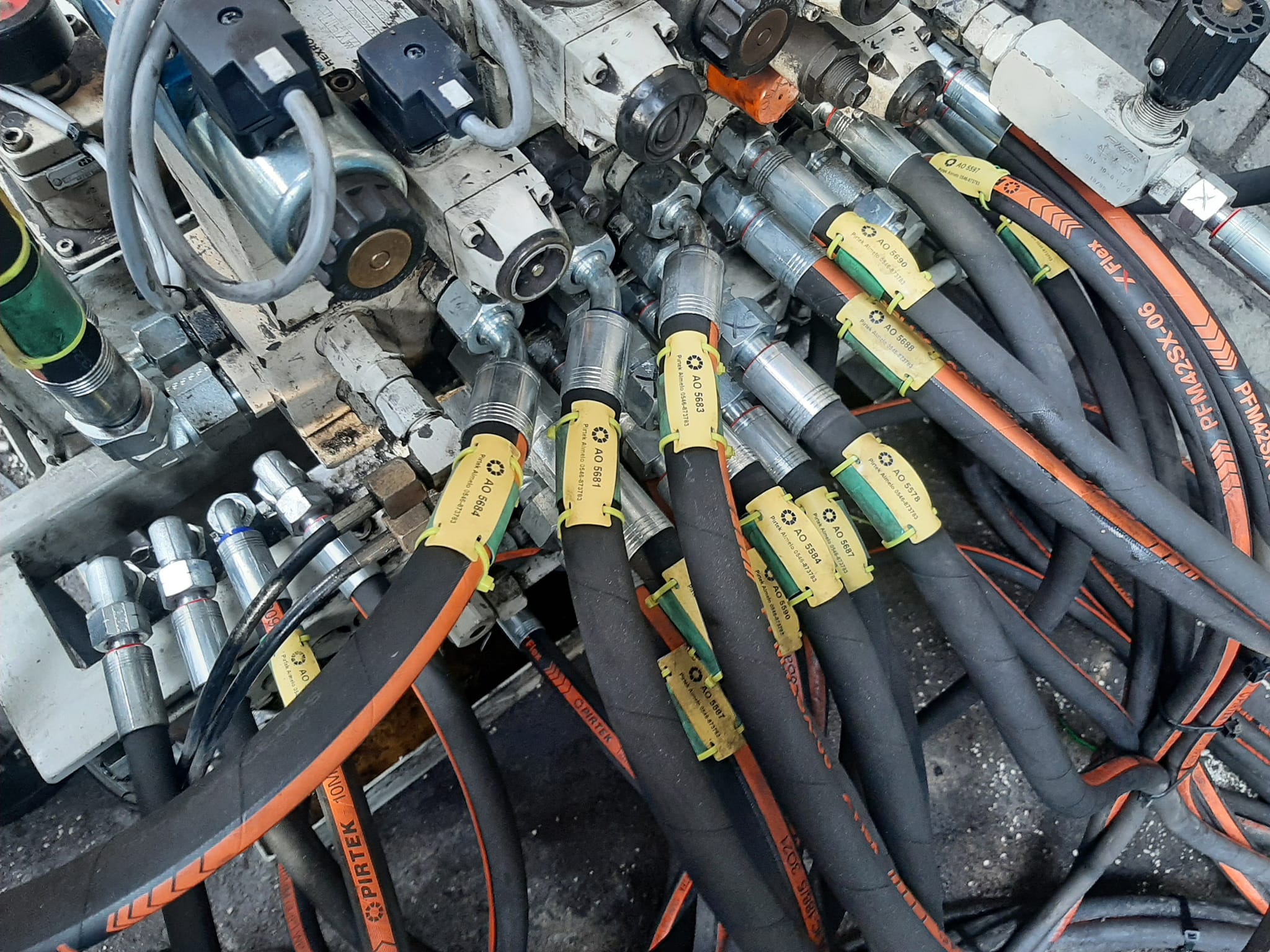 Service de réparation de flexibles hydrauliques sur site : Interventions rapides et professionnelles - PIRTEK_1