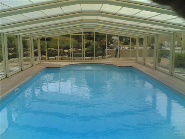 Abri piscine haut Moorea 4 - fixe en aluminium T6 et inox 316L avec toiture en double équerrage_2