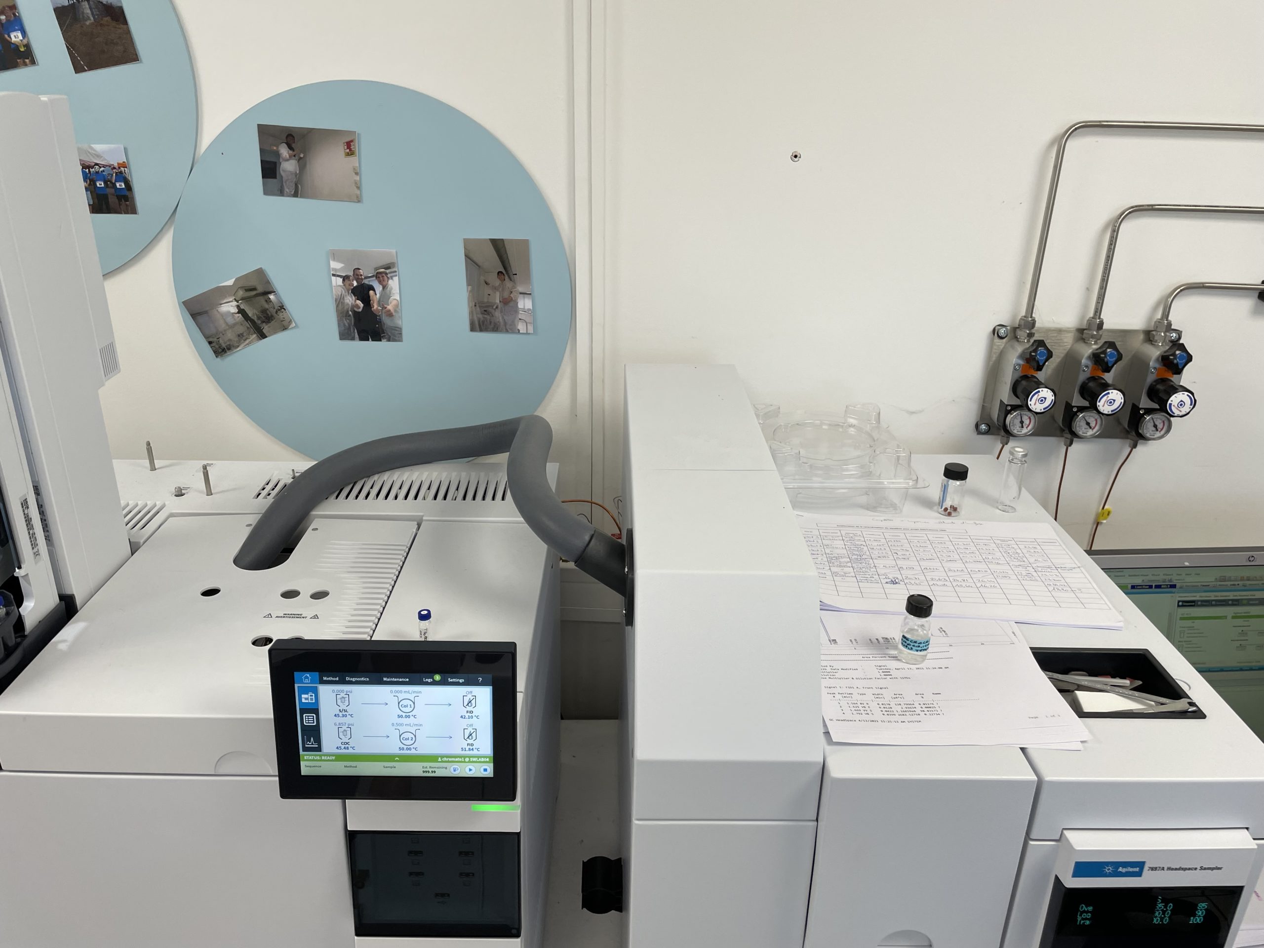 Chromatographie gazeuse de laboratoire pharmaceutique agilent headspace sampler 7697a - p21071133_1