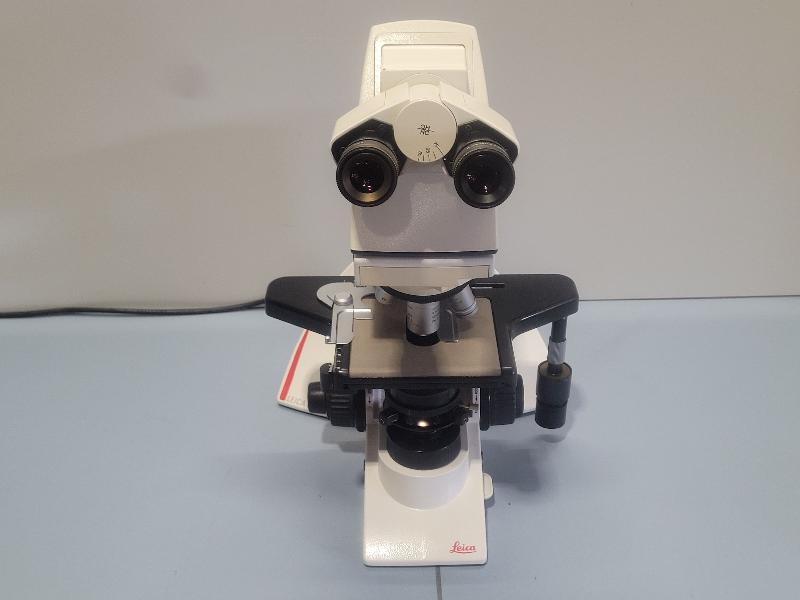Microscope  LEICA DM 2000 (DM2000) - 3 objectifs_1