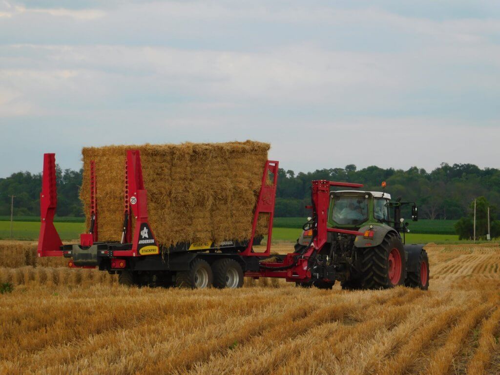 Autochargeuse pour balles carrées Stackpro7200 avec grande capacité de charge