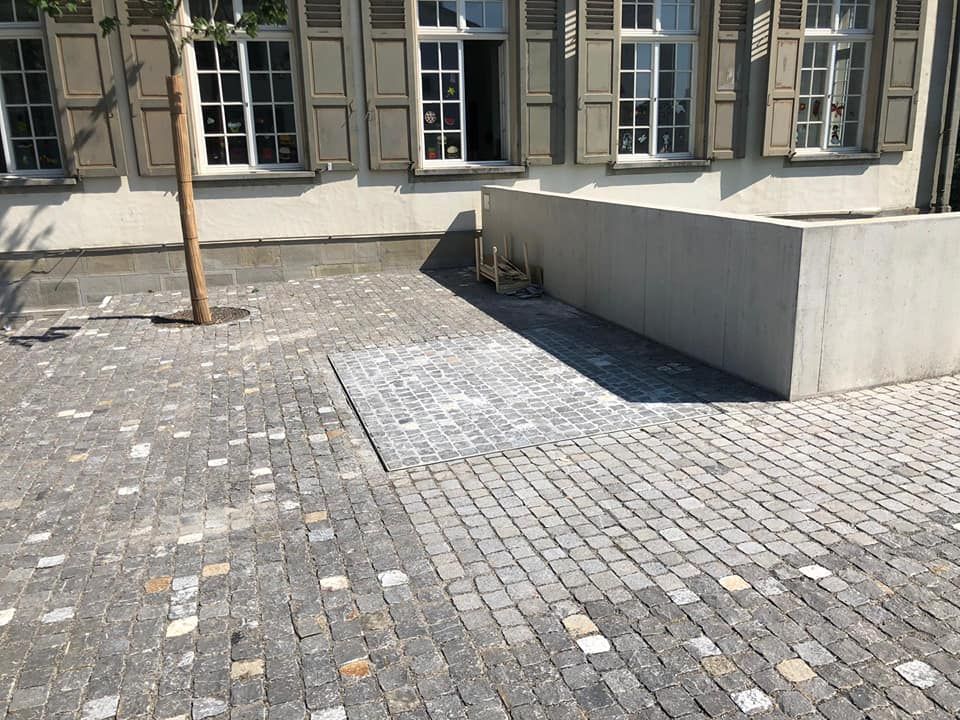 Monte-charges à trappe avec capacité de levage jusqu'à 5000 kg
