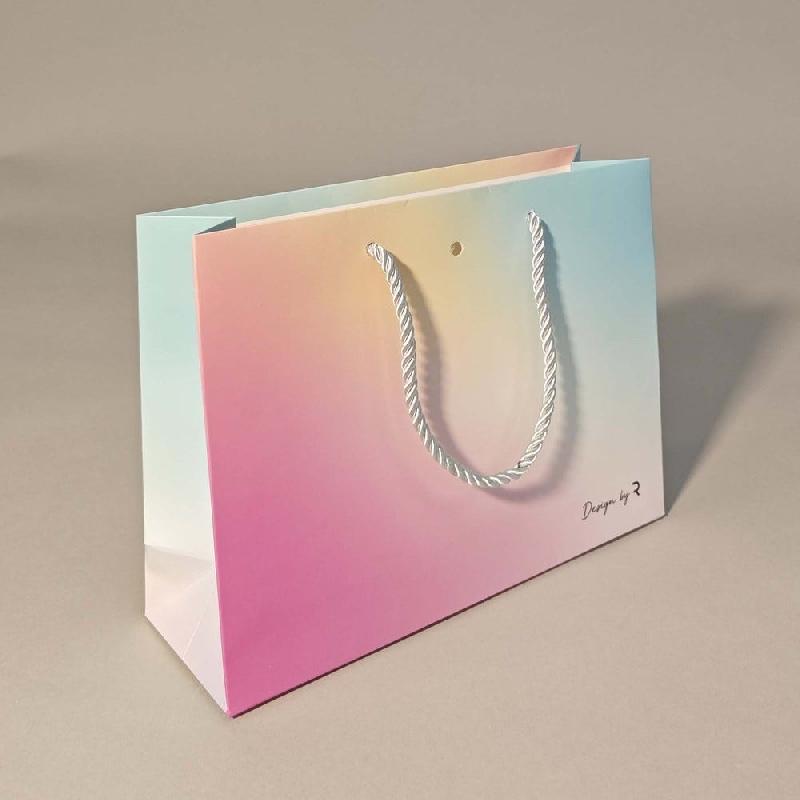 Sac luxe Arc-en-ciel poignées cordelières blanc 24x8x18 cm - par 12_1