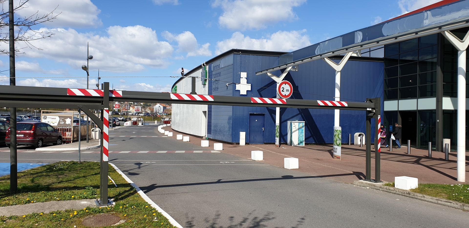 Portique coulissant manuel pour le filtrage des véhicules hors gabarits - Ulmapark_1