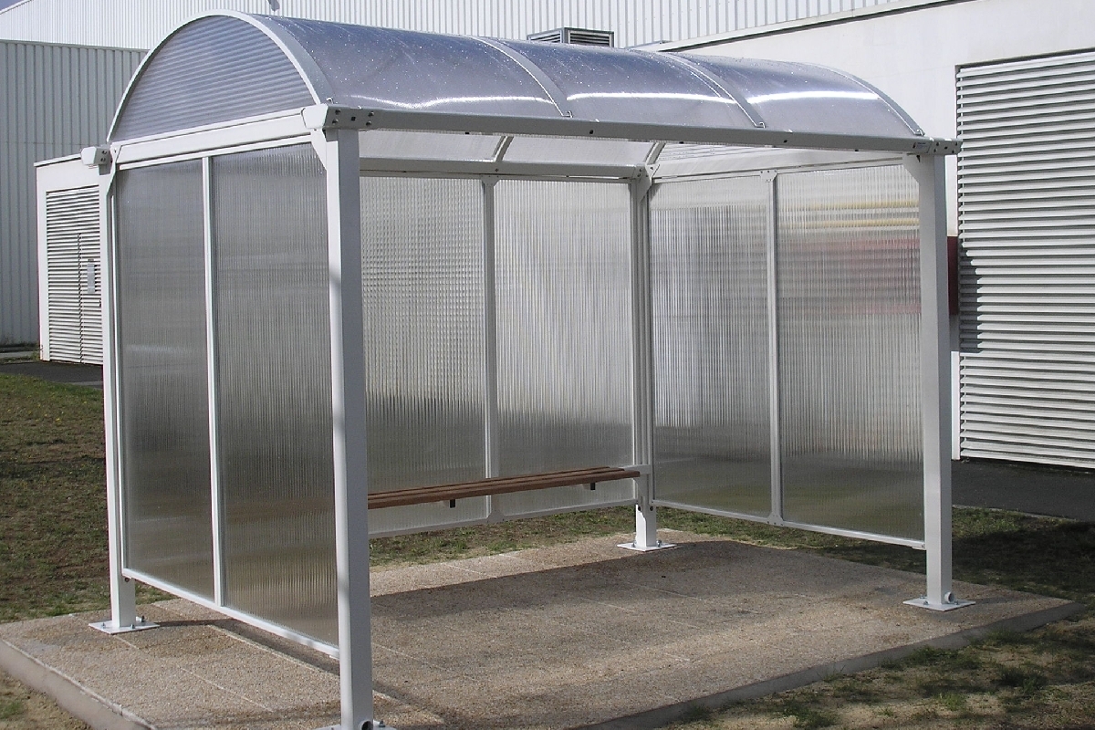 Abri bus sur mesure - Série AT avec toit arrondi, poteaux métalliques et options personnalisables_1