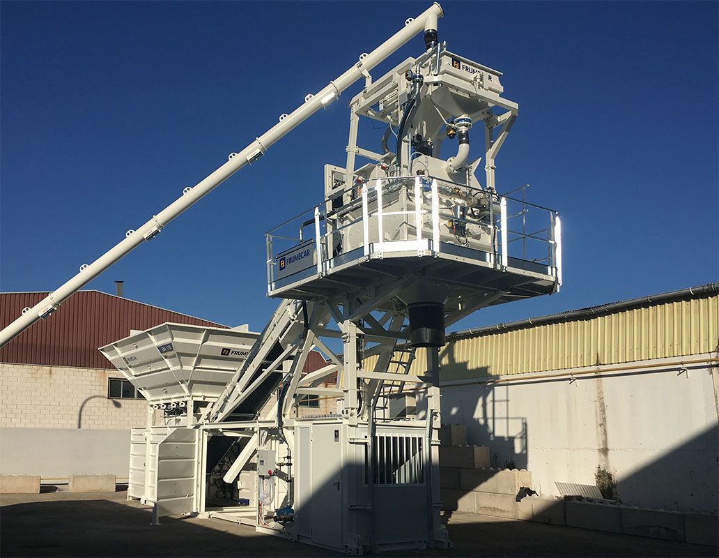 Eba 1250 centrale à béton - Frumecar - 60 m³/h - avec malaxeur à béton double essieu FTS 1875/1250 et cabine de commande climatisée_1