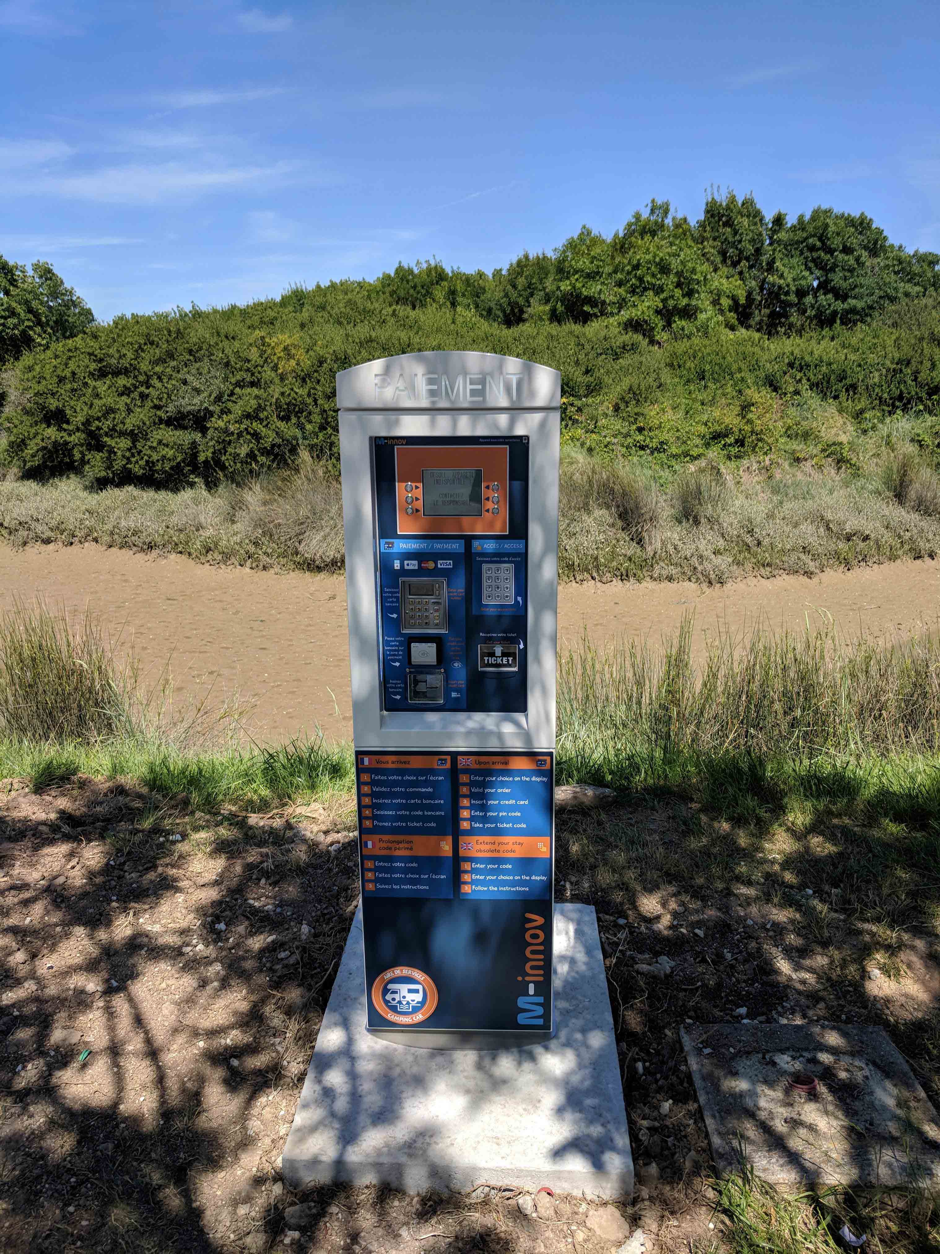 Borne de gestion aires de services pour camping car_1