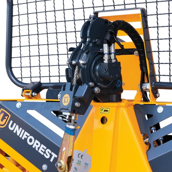 Treuil forestier robuste avec dispositif de déroulement intégré