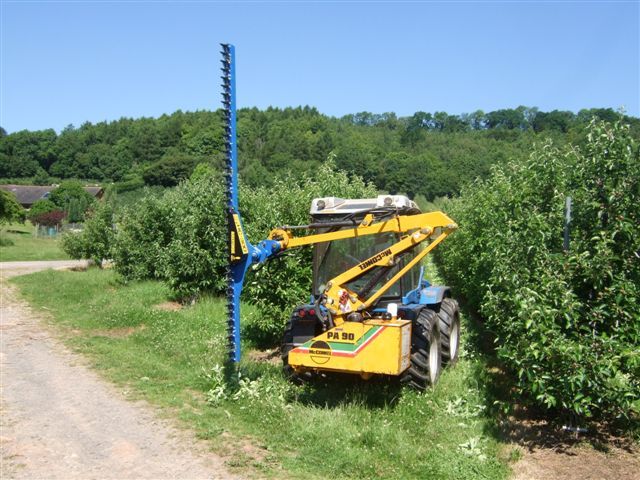 Élagueur Slanetrac 220/300 adapté aux machines de récoltes