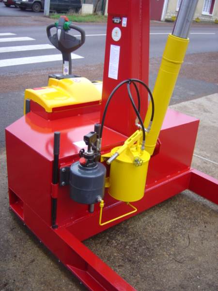 Grue d'atelier - Flowserve - capacité 4,5 tonnes/mètre - déplacement motorisé - levage manuel avec pompe d'approche_1