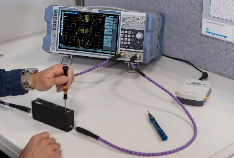 ZNLE4 - Analyseur de réseaux vectoriels 1 MHz à 4.5 GHz, 2 ports, écran tactile 10.1'', système Windows 10 intégré_1