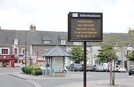 Elaris Premium - Journal lumineux Charvet Industries - Très grand angle de lecture 170° - Diodes haute luminosité - Programmation facile par Internet_1