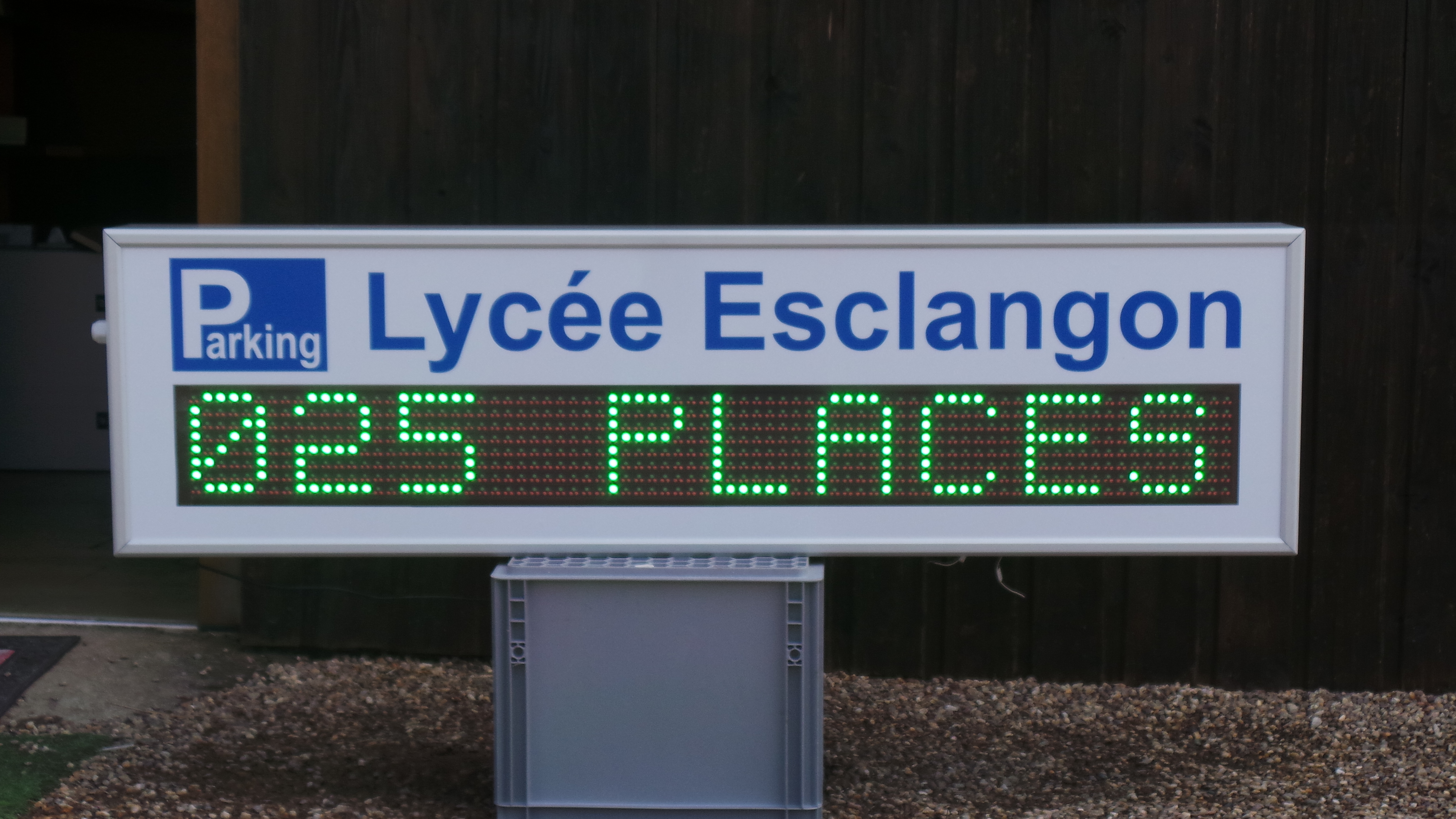 Système de gestion de parking composé d'un ou plusieurs afficheurs de 7 couleurs idéale pour les centres commerciaux, les entreprises, ...- MATPARK_1