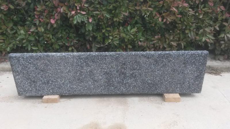 Élément préfabriqué pour mur de soutènement béton