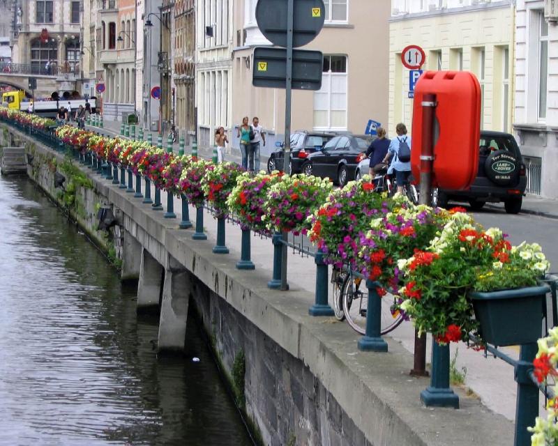 Balconnière galbée en polyéthylène - Hauteur 220 ou 230 mm - Longueur 705 à 1040 mm - Largeur 310 ou 330 mm - Volume 7 ou 9 Litres - 21 couleurs - Garantie 10 ans anticorrosion_1