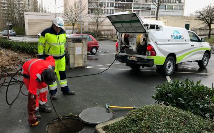 Matériel de premières interventions Hydrocureur Bora Rivard carrossé sur Toyota Hilux 4x4