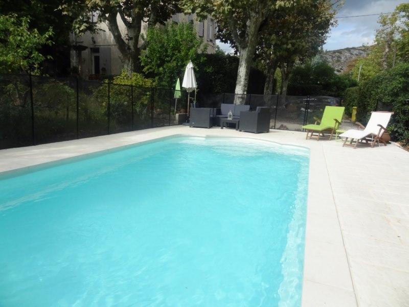 Bassin rectangulaire 8.50x3.40 m avec escalier roman intégré