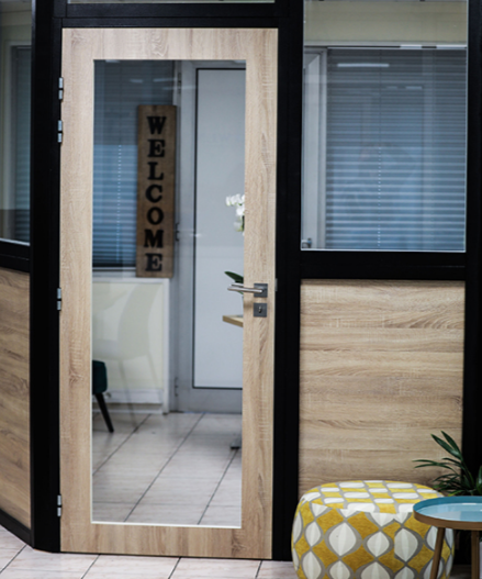 Porte coupe-feu 30 mn - Feu 30 minutes simple action largement vitré - blocs-portes feu EI30 avec condamnation - 1 vantail,2 vantaux - FINITION Prépeint et Stratifié_1