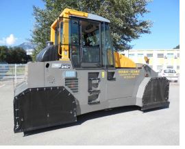 Compacteur à pneus 24T - Moteur Cummins - Compactage sols bitumés et naturels - AP 240 H - Location disponible_1