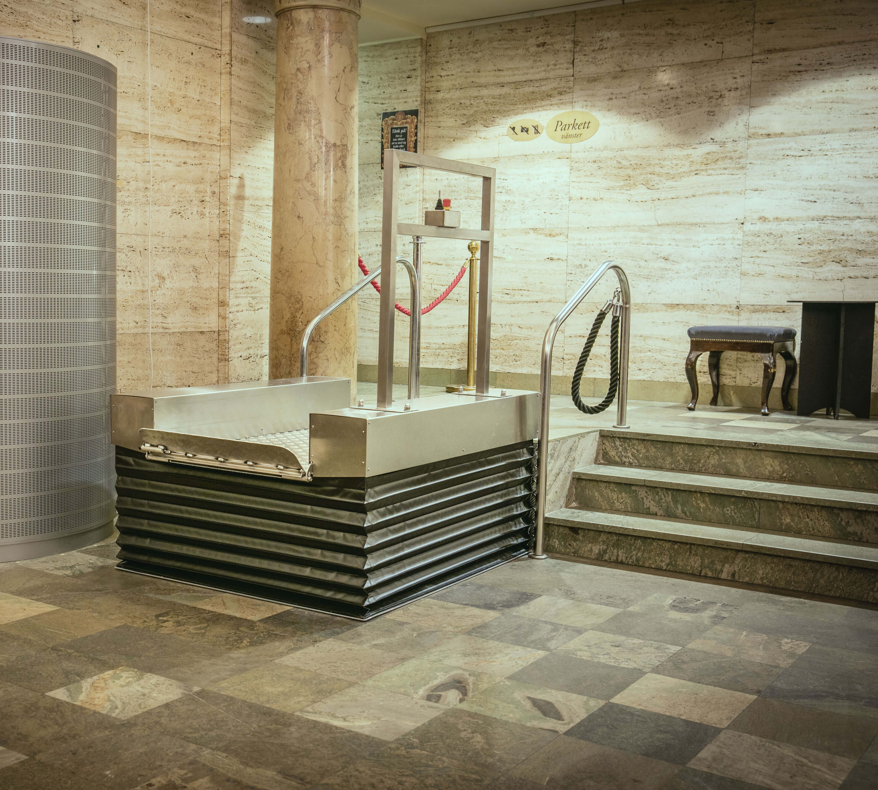 Plateforme élévatrice pour plusieurs niveaux sans gros travaux