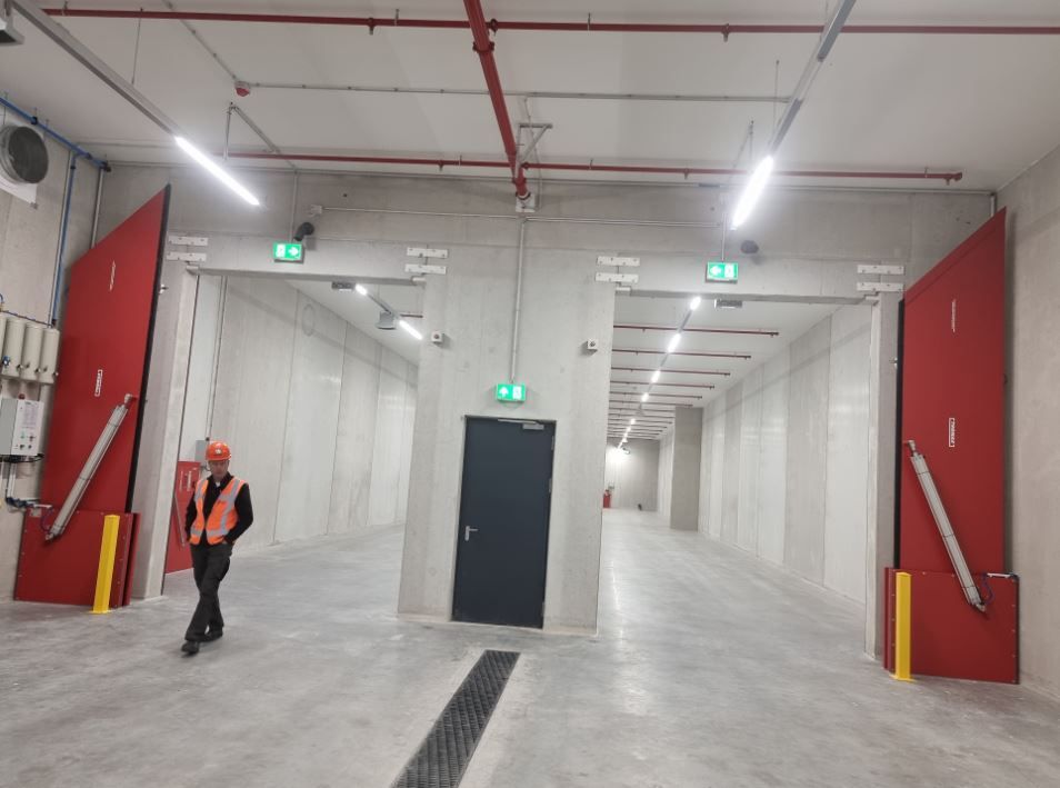 Barrière de rétention d'eau d'incendie automatique double pivotante - MT Environnement - sur mesure, verrouillage automatique_1