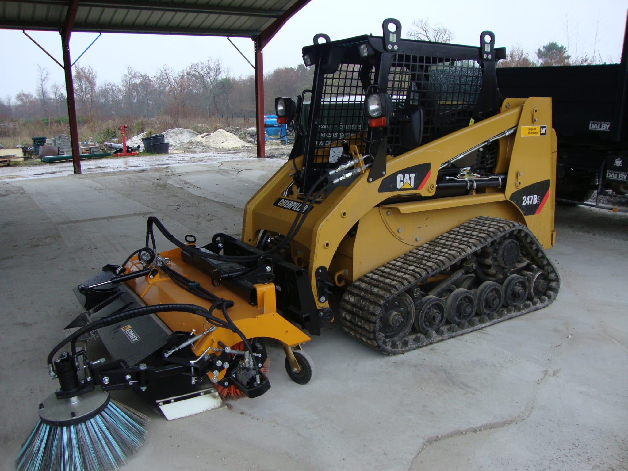 Balayeuse ramasseuse Micro’Clean - Tous types de déchets - Adaptable micro-tracteur, skid, petite chargeuse - Emily_1