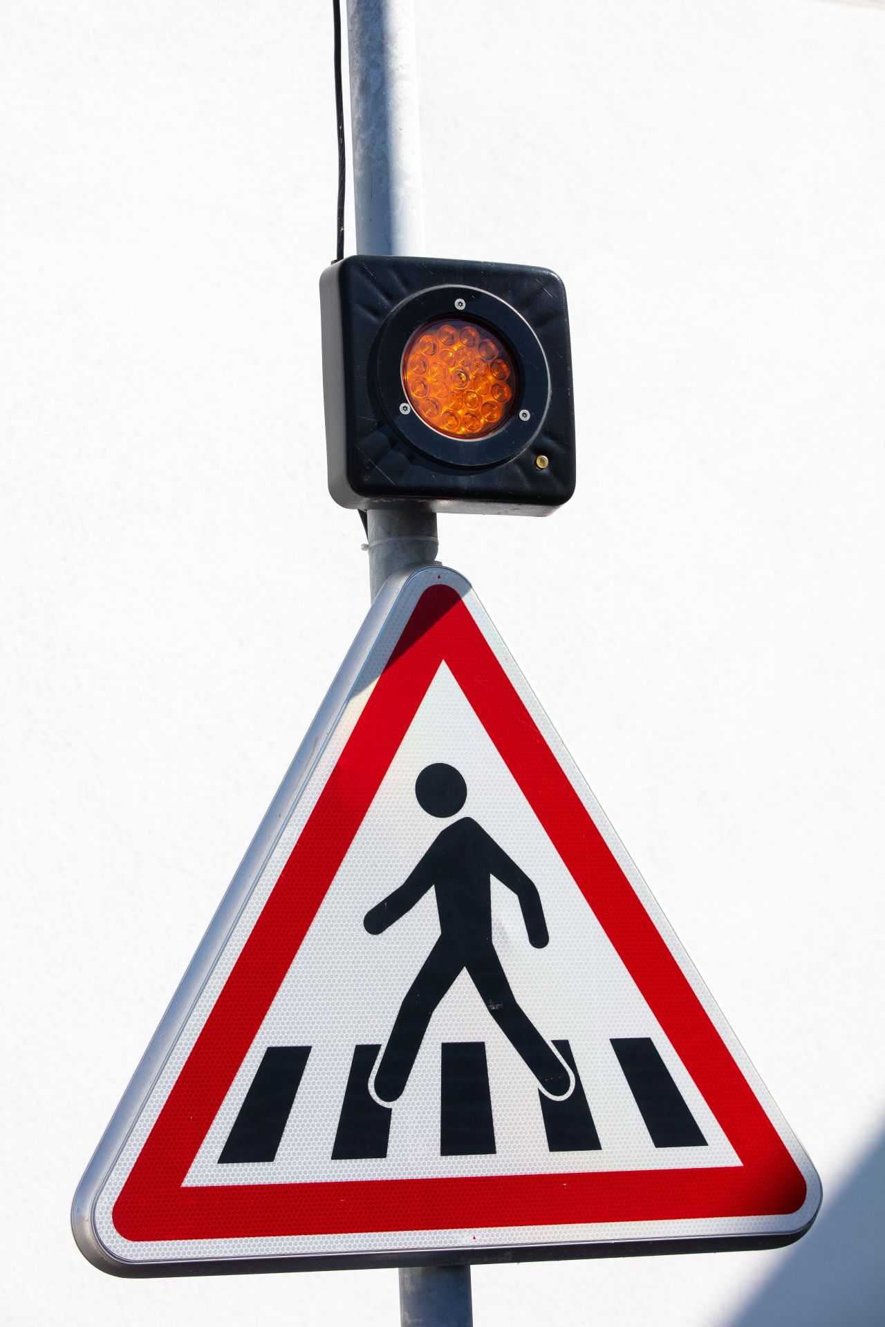 Balise de signalisation lumineuse EVOFLASH - LED haute performance - Détection de vitesse et autonomie solaire_1