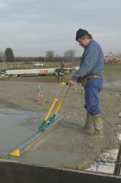 Règle vibrante - Dalmac - Longueur de la règle : 2,50 m - Ergonomique et en aluminium_1