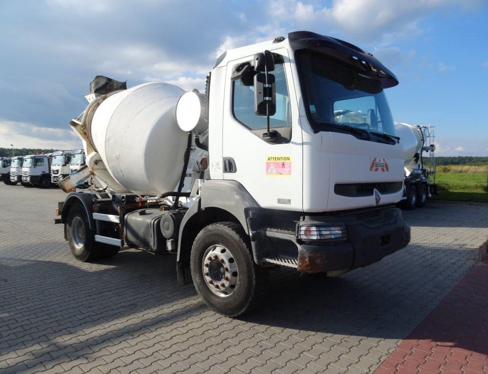 Malaxeur Renault 4x2 de 2003 avec volume de 4 m3