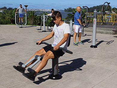 Urban Gym - Appareil de Fitness Extension des Genoux - Acier peint à la poudre - 0,8 x 0,71 x 0,89 m - Norme EN 16630_1