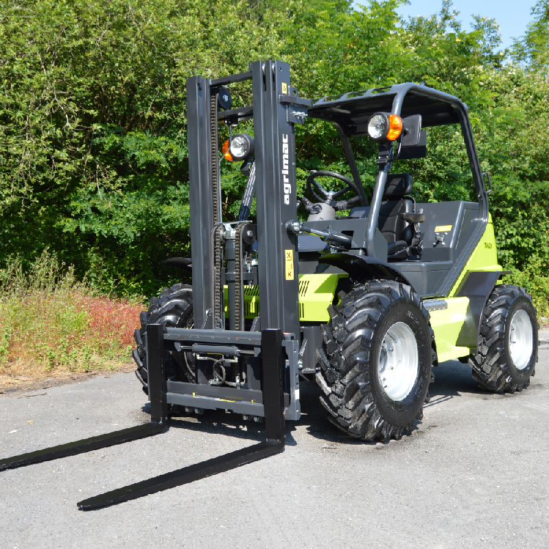 Chariot Élévateur Tout-Terrain TW20  Alpes  idéal pour les travaux de construction et agricoles -  disponible en achat neuf et en location de courte à longue durée_1