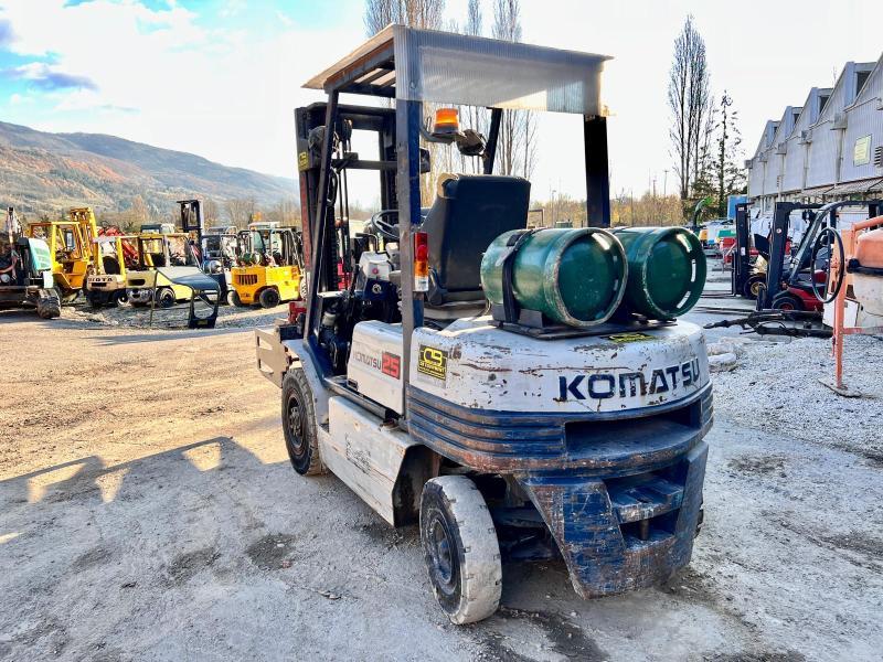 KOMATSU chariot élévateur à gaz fg25t-11e (avec pince)_1